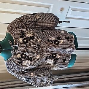 INNIKA CHOO Black and white blouse. Mid length sleeves size L NWOT